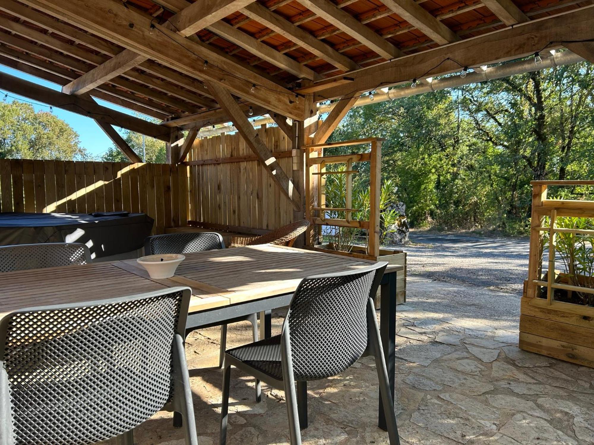 Le Domaine De La Claire Fontaine Gites -Chambres D'Hotes Montvalent Exterior foto